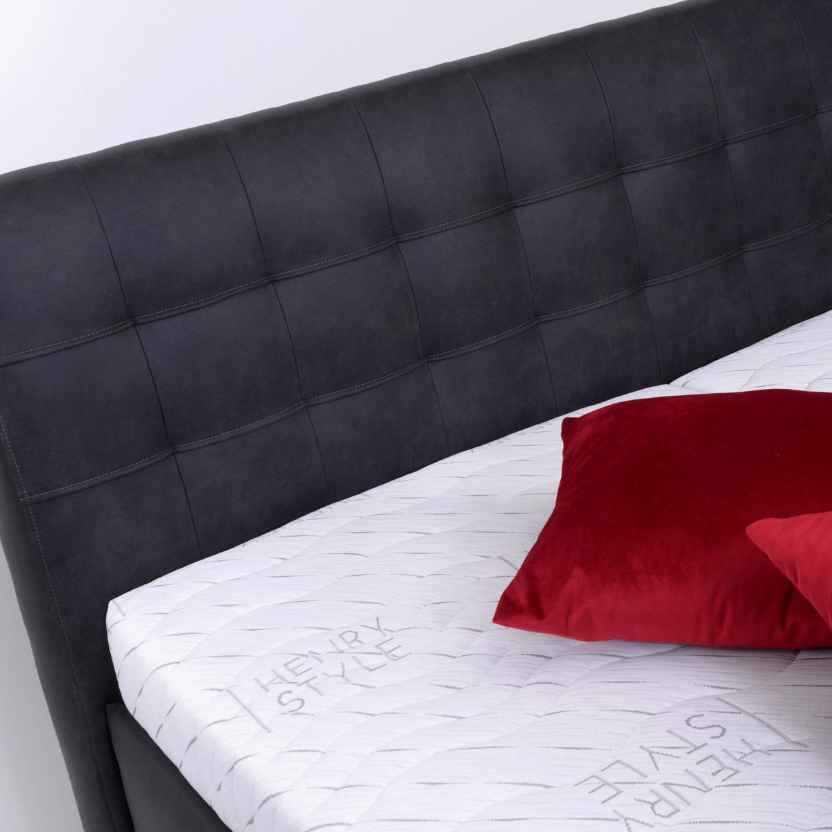 Čalúnená posteľ Victoria 160x200, čierna, vrátane matraca