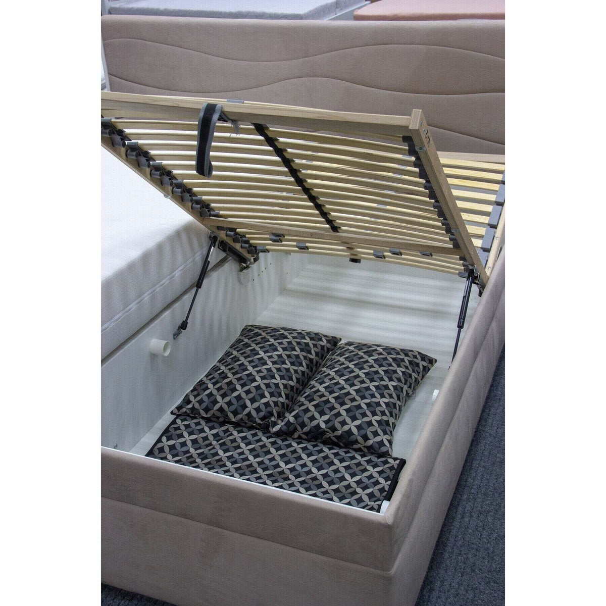 Čalúnená posteľ Windsor 160x200, béžová, vrátane matraca - II. akosť