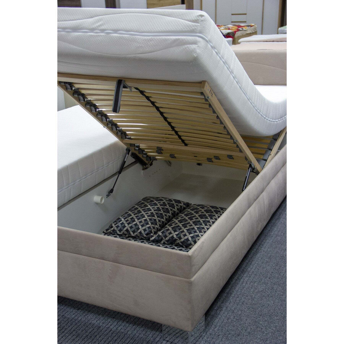 Čalúnená posteľ Windsor 180x200, béžová, vrátane matraca - II. akosť