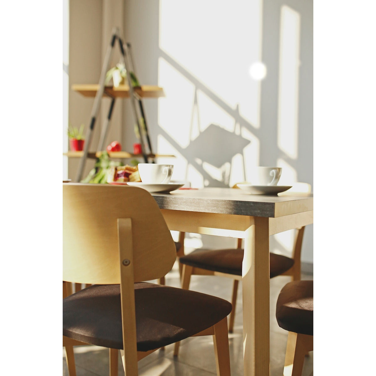 Jedálenský set Ombo-6x stolička, 1x rozkladací stôl(dub, čierna)